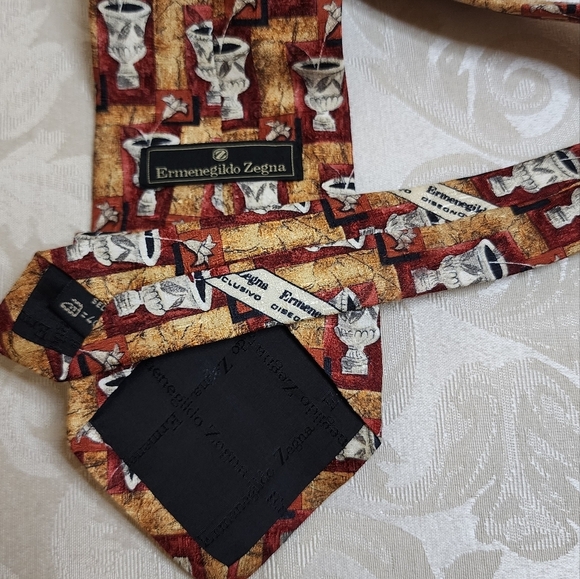 ERMENEGILDO ZEGNA Exclusive Design 100% Silk Printed Tie - Picture 2 of 11